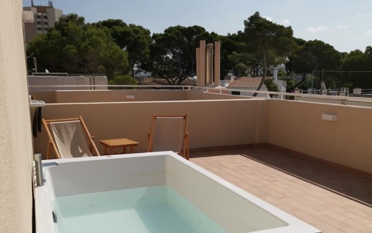 Doppelzimmer mit Privater Terrasse & Jacuzzi - 2 Erwachsene